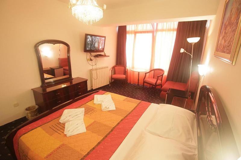Double Room image 2