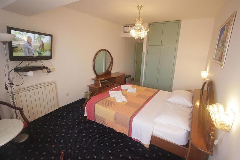 Double Room image 2