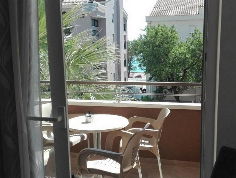 One-Bedroom Apartment with Terrace image 2