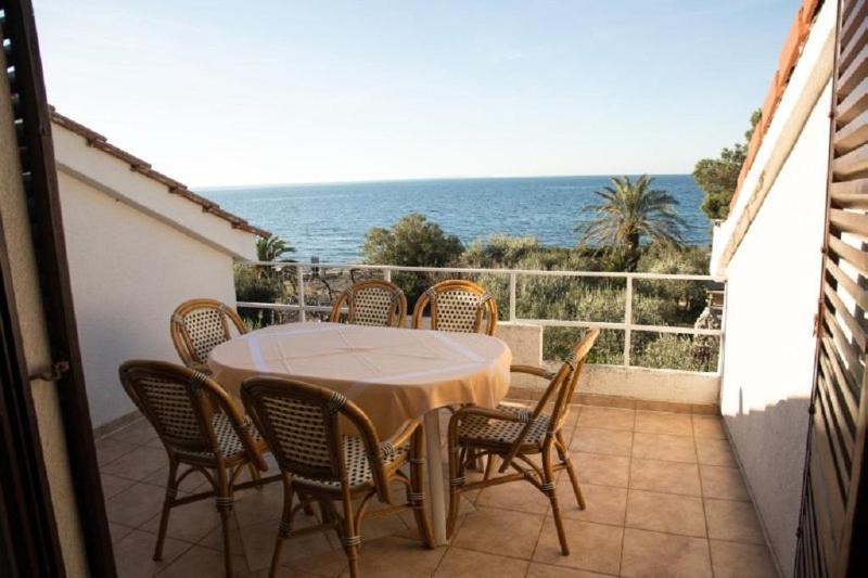Three-Bedroom Apartment with Terrace and Sea View image 2