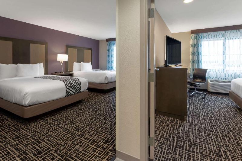 One-Bedroom Suite with City View - Non-Smoking image 1