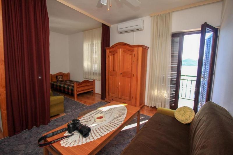 Studio with Balcony and Sea View image 1