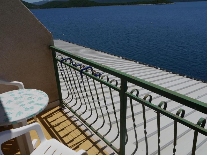 Twin Room with Balcony and Sea View image 4