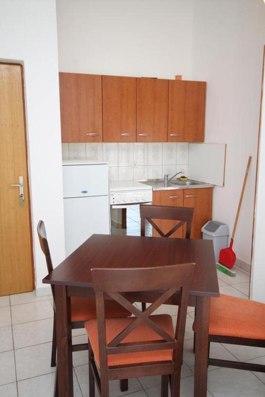 One-Bedroom Apartment with Terrace and Sea View image 3