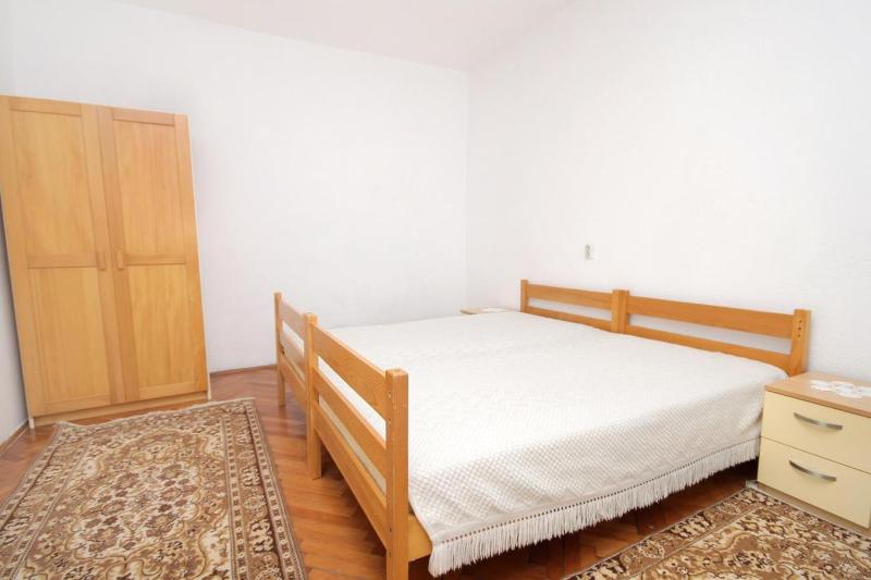 One-Bedroom Apartment with Terrace and Sea View image 1
