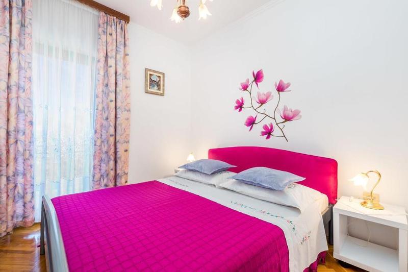 One-Bedroom Apartment with Terrace and Sea View image 1