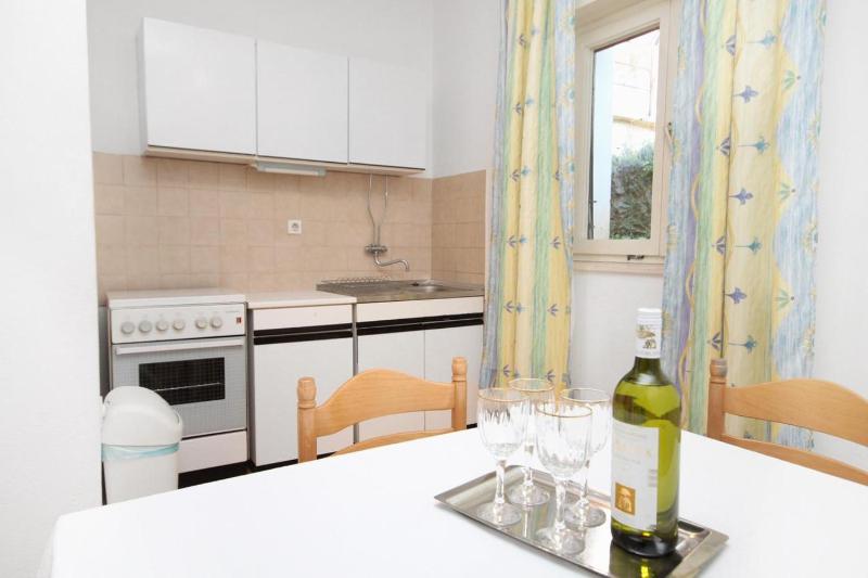 Two-Bedroom Apartment with Terrace and Sea View image 3