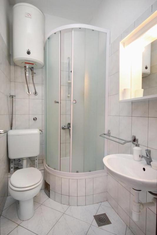 One-Bedroom Apartment with Balcony and Sea View image 3