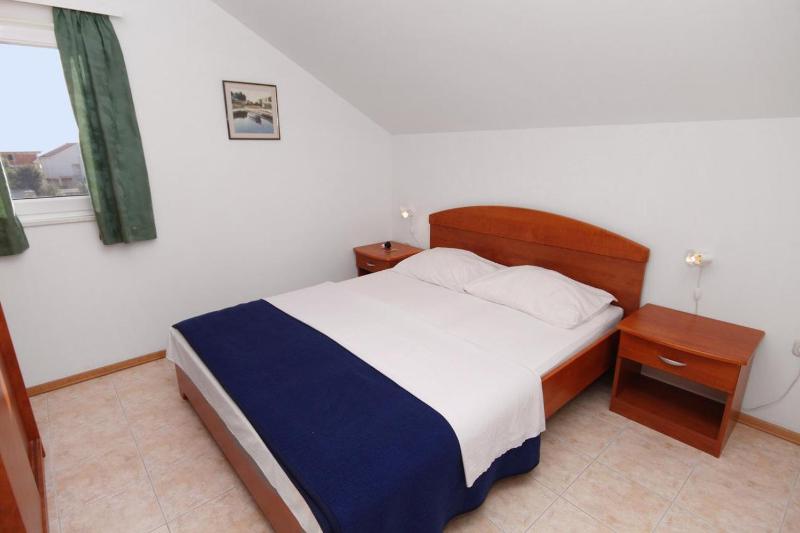 Three-Bedroom Apartment with Terrace and Sea View image 1