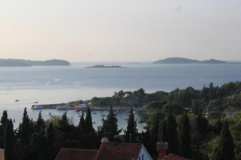 One-Bedroom Apartment with Balcony and Sea View image 1