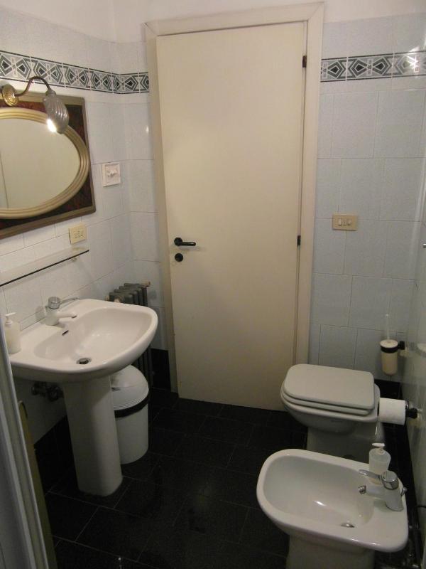 Large Double or Twin Room with Shared Bathroom image 4