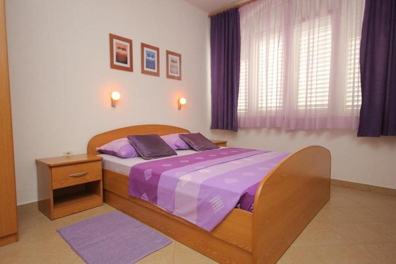 One-Bedroom Apartment image 2