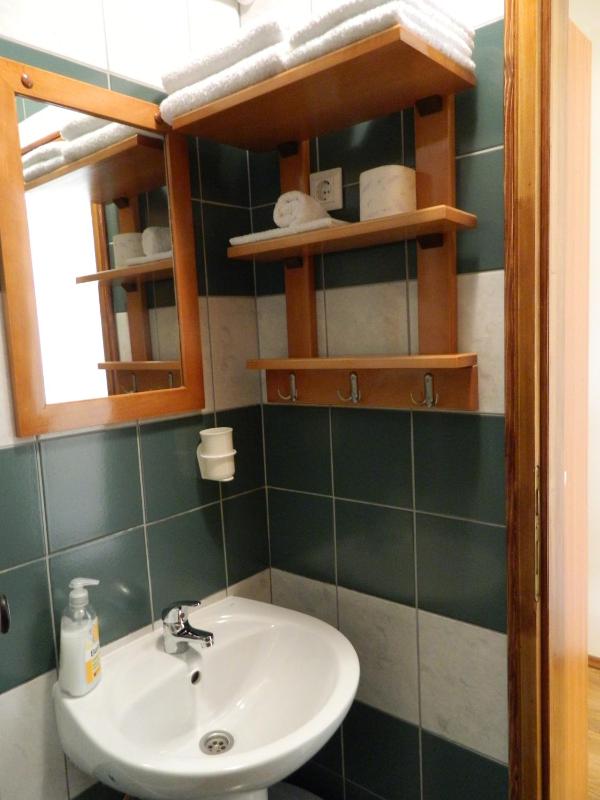Twin Room image 3