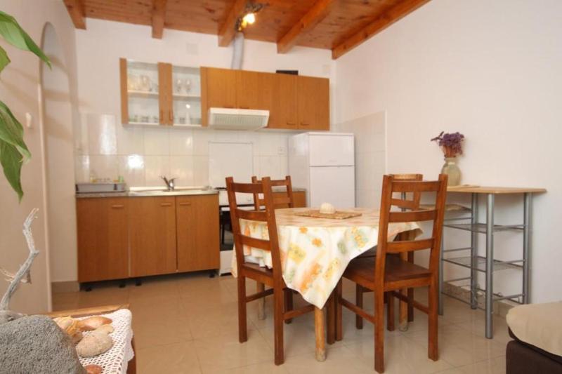 Two-Bedroom Apartment with Terrace and Sea View image 1