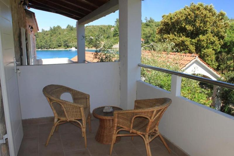 One-Bedroom Apartment with Terrace and Sea View image 2
