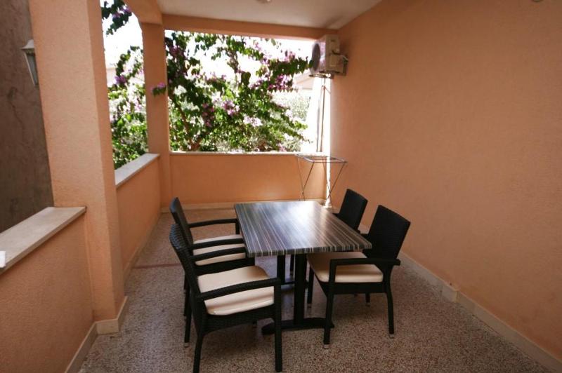 One-Bedroom Apartment with Terrace and Sea View image 1
