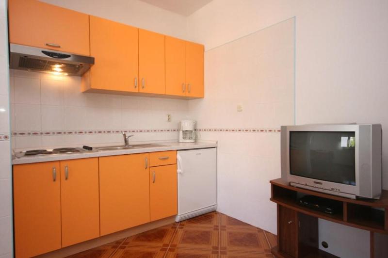 One-Bedroom Apartment image 2