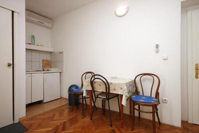 Studio with Balcony image 1