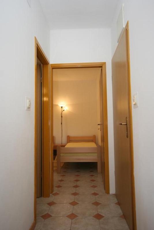 One-Bedroom Apartment with Terrace and Sea View image 4