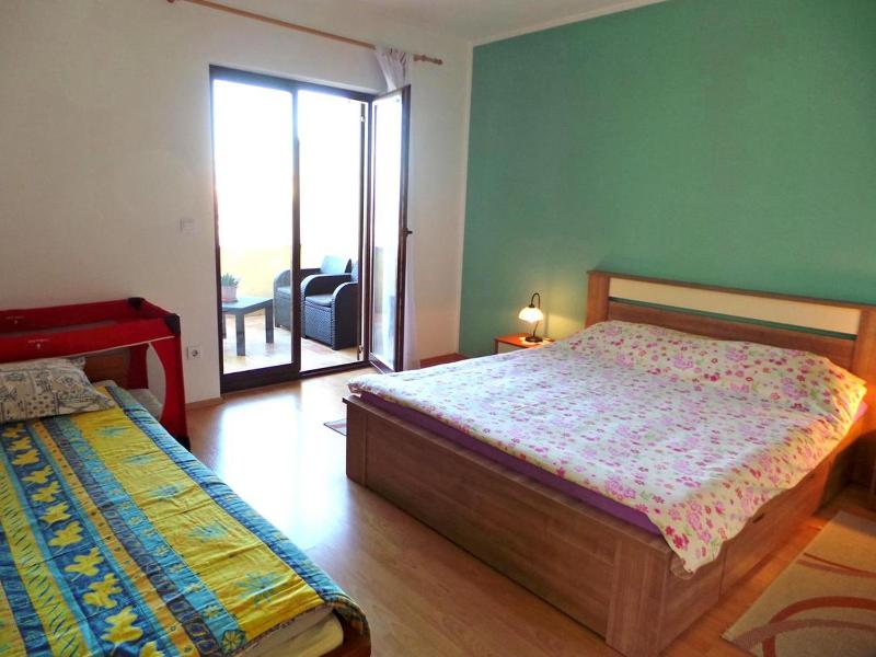 Three-Bedroom Apartment with Terrace and Sea View image 3