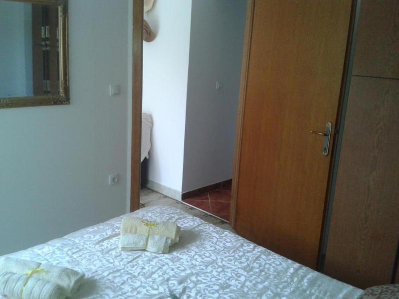 One-Bedroom Apartment with Terrace and Sea View image 3