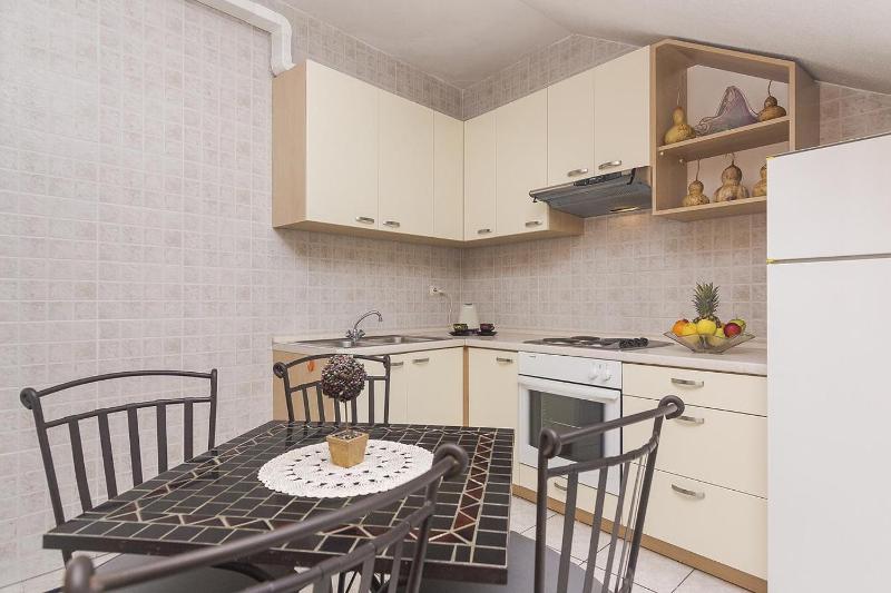 One-Bedroom Apartment with Terrace and Sea View image 3