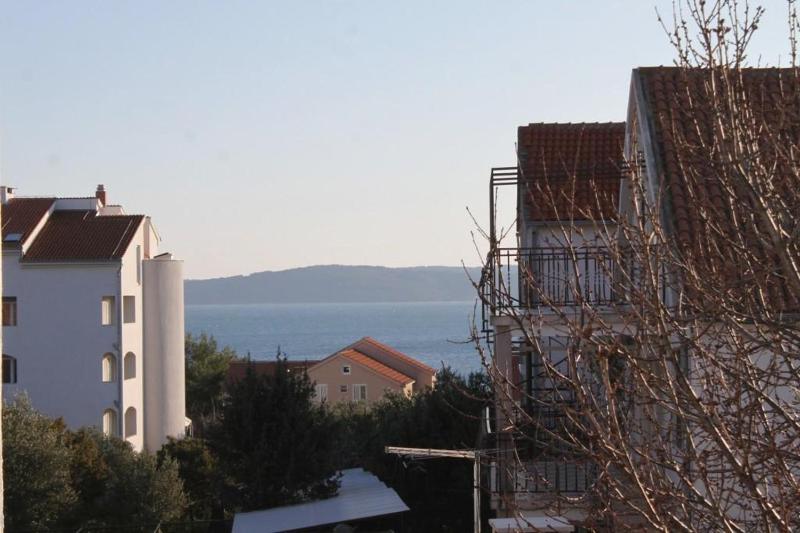Three-Bedroom Apartment with Terrace and Sea View image 3