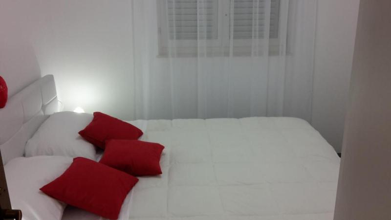 One-Bedroom Apartment with Terrace and Sea View image 2