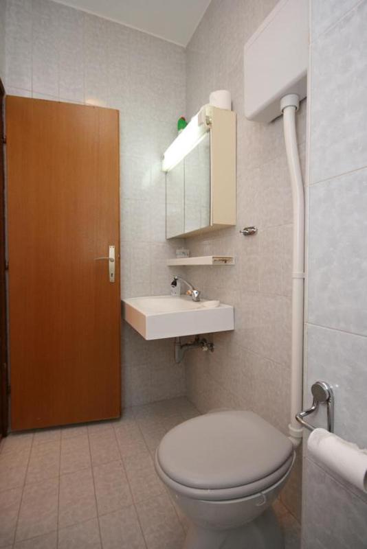One-Bedroom Apartment with Terrace and Sea View image 4
