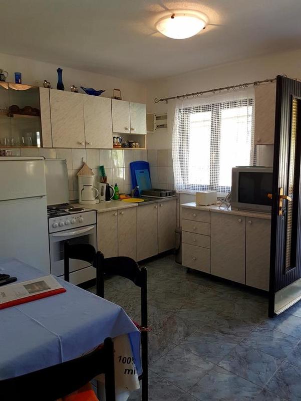 One-Bedroom Apartment with Terrace and Sea View image 3