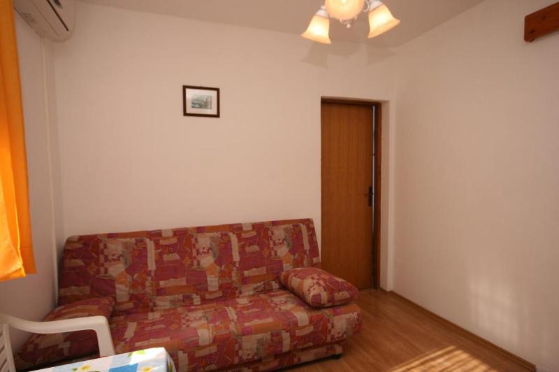 One-Bedroom Apartment with Balcony and Sea View image 4