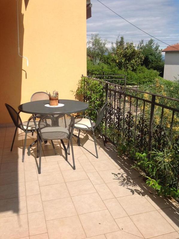 One-Bedroom Apartment with Balcony image 3