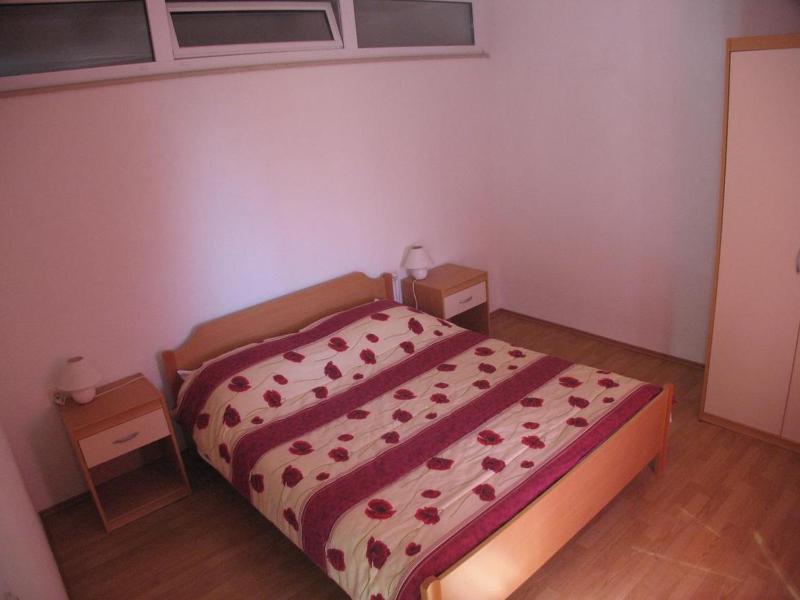 Three-Bedroom Apartment with Terrace and Sea View image 3