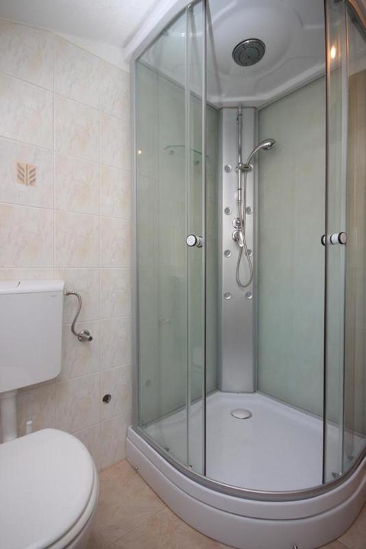 One-Bedroom Apartment with Terrace and Sea View image 3