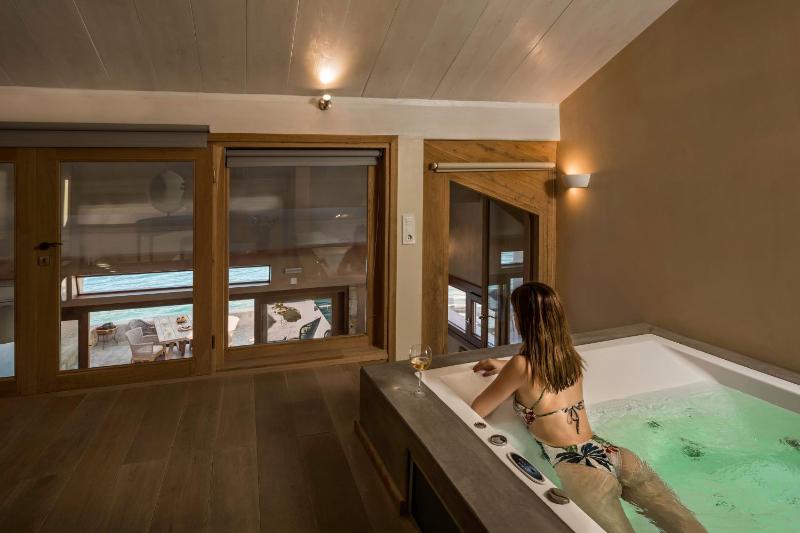 Vranas Residenza Signature Suites - image 6