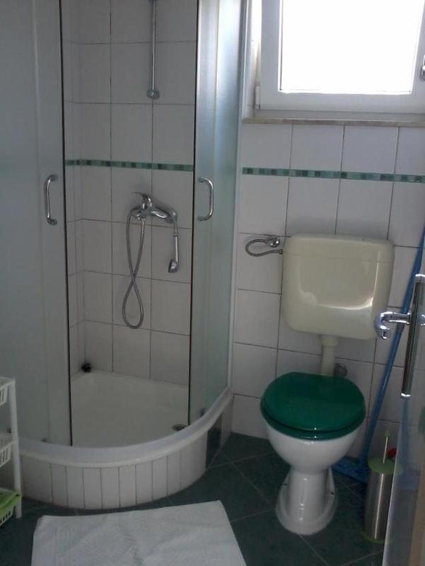 One-Bedroom Apartment with Terrace and Sea View image 3