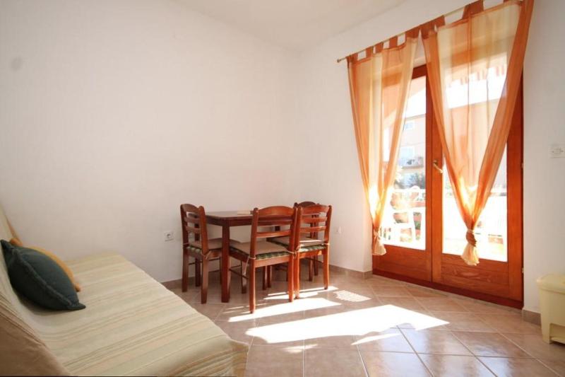 One-Bedroom Apartment with Terrace image 3