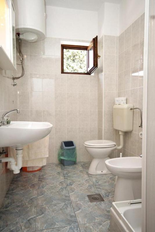 One-Bedroom Apartment with Terrace and Sea View image 2