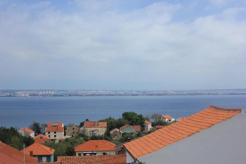One-Bedroom Apartment with Terrace and Sea View image 3