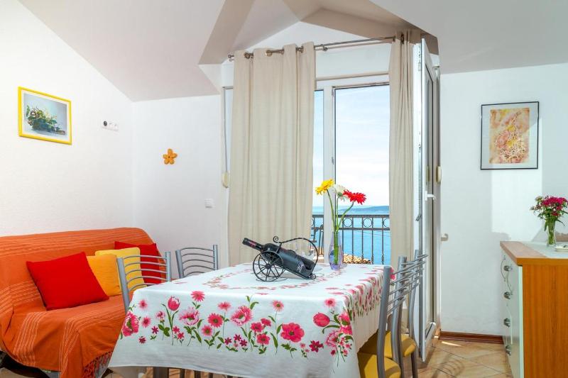 One-Bedroom Apartment with Balcony and Sea View image 2