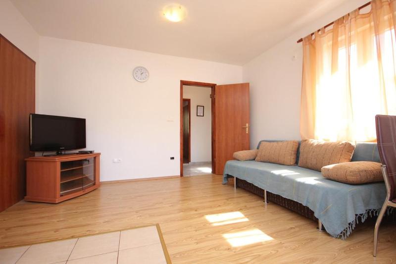 One-Bedroom Apartment with Terrace and Sea View image 3