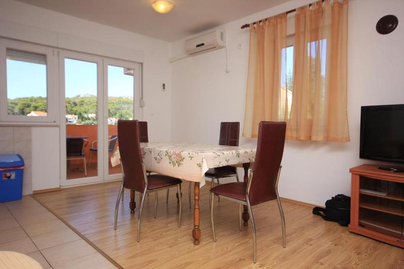 One-Bedroom Apartment with Terrace and Sea View image 1