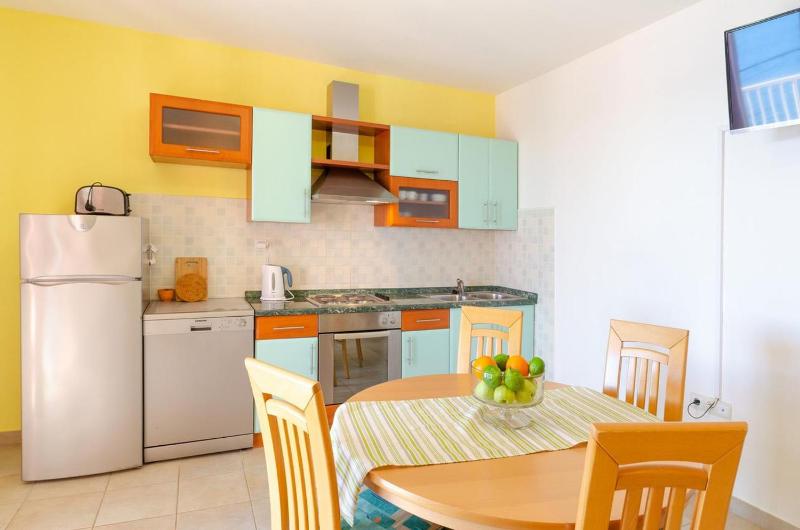 One-Bedroom Apartment with Terrace and Sea View image 2