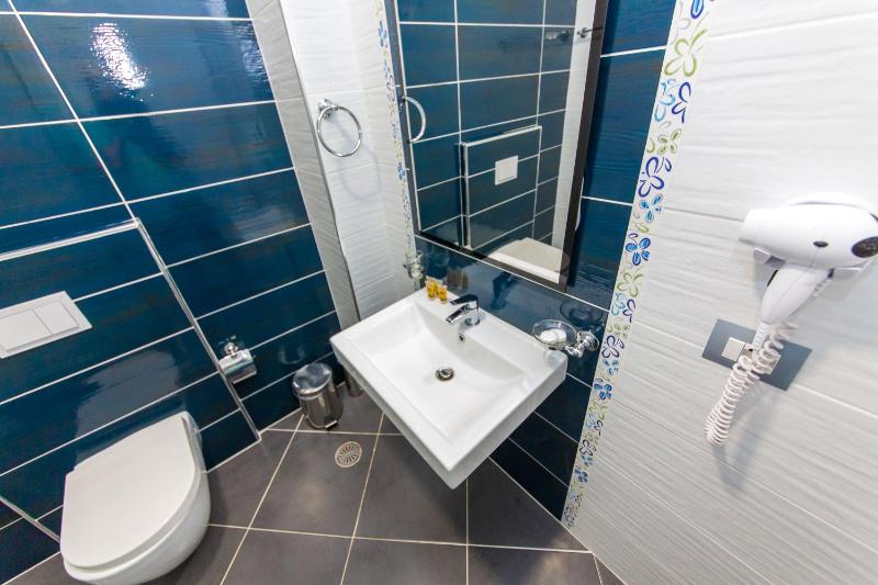 Double or Twin Room with Balcony image 3