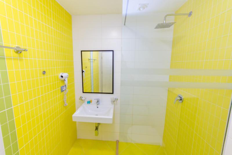 Triple Room with Balcony and Sea View image 2