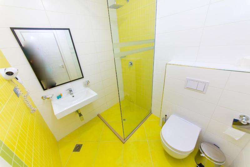 Triple Room with Balcony and Sea View image 3