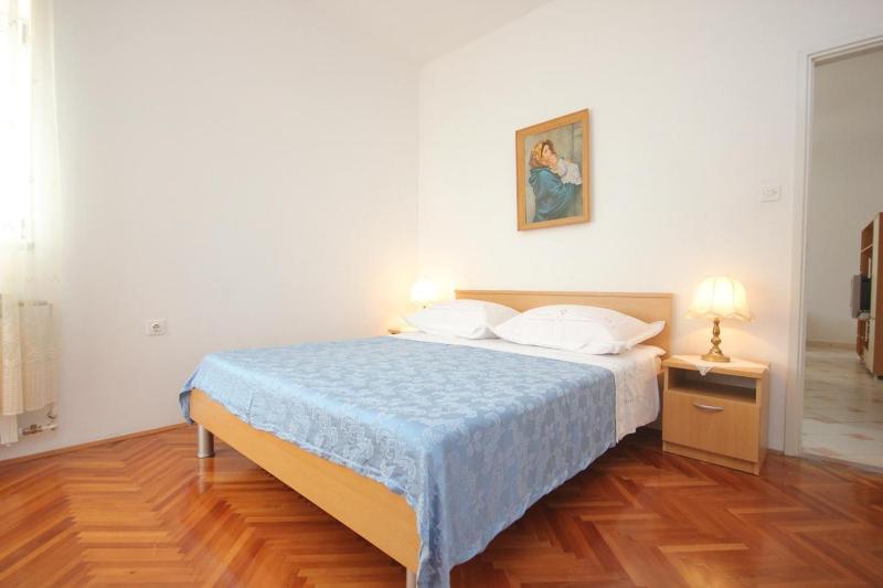 One-Bedroom Apartment with Terrace and Sea View image 1