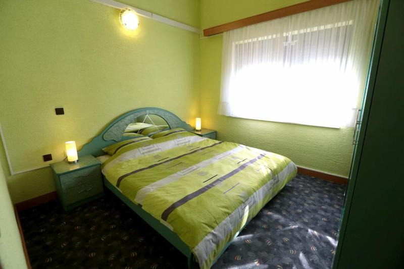 One-Bedroom Apartment with Balcony and Sea View image 3