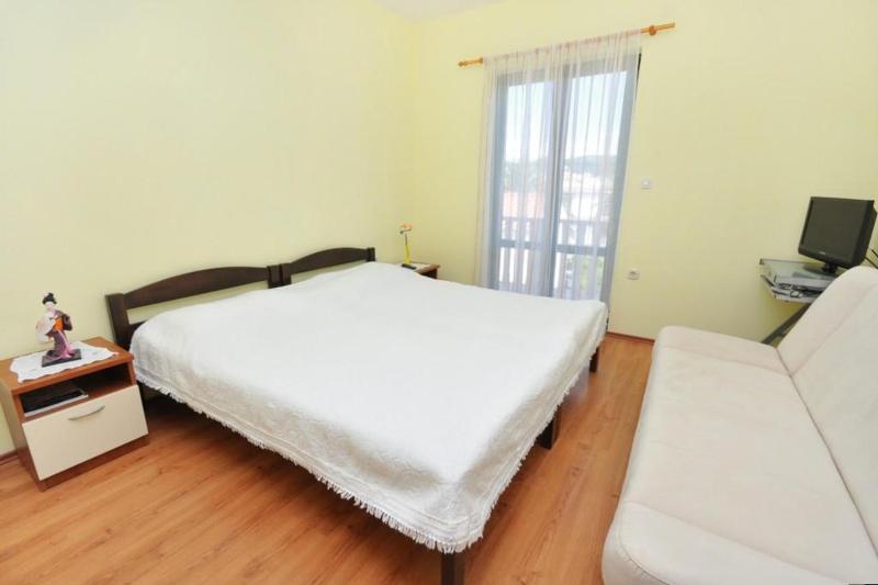 One-Bedroom Apartment with Balcony image 3