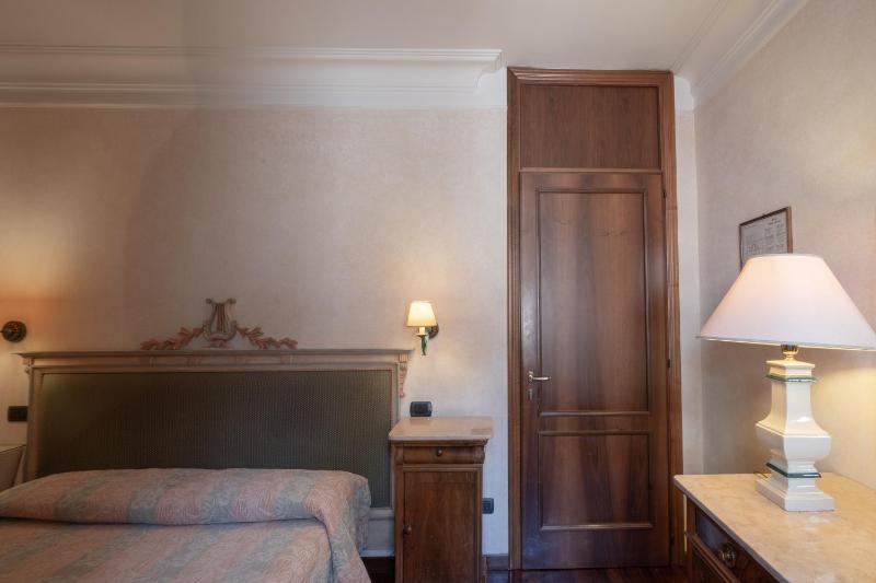 Economy Double Room image 3